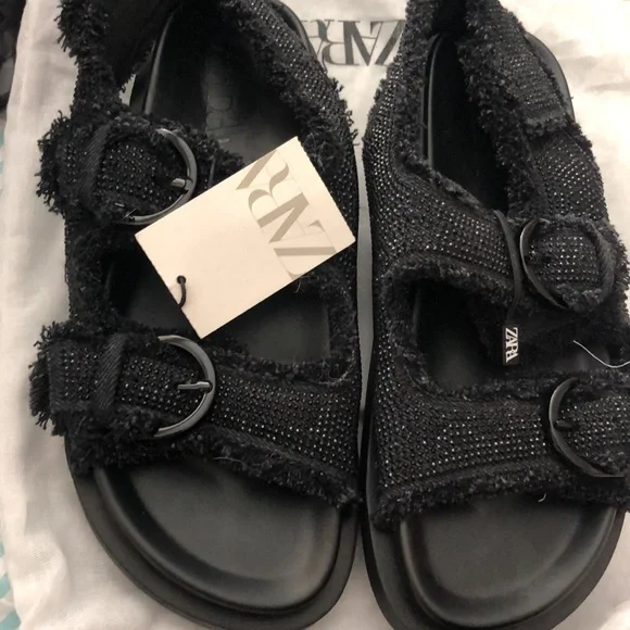 Zara Black Buckle Sandals - Picture 3 of 16